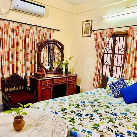 Spacious Apt With Antique Furniture ,Ac & Kitchen Kolkata Exterior photo